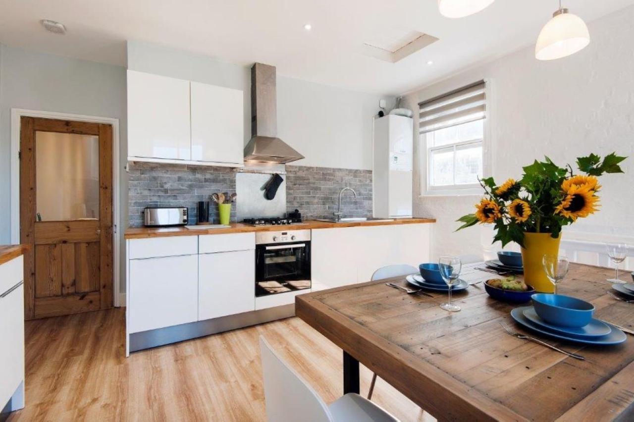 Modern Family Home In London Close To Amenities And Train Zewnętrze zdjęcie