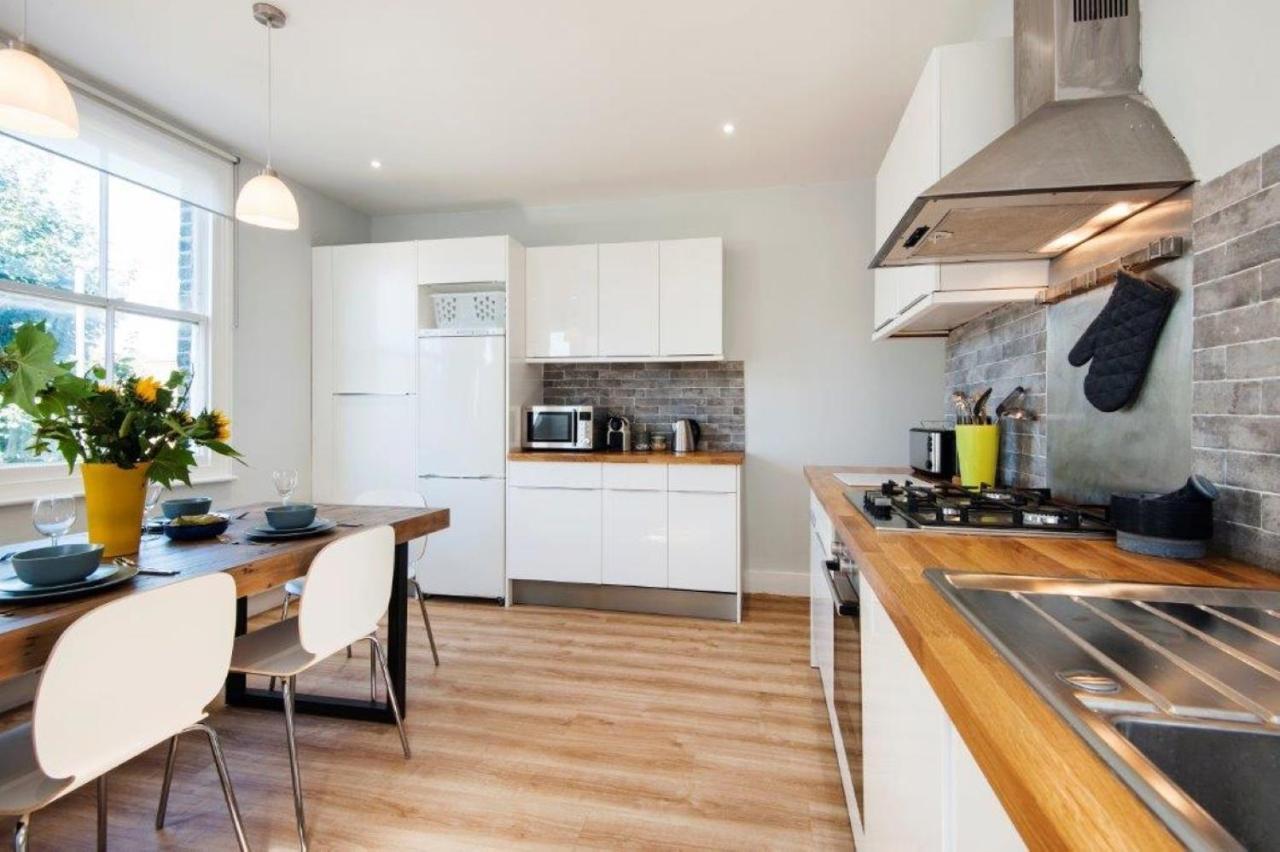 Modern Family Home In London Close To Amenities And Train Zewnętrze zdjęcie