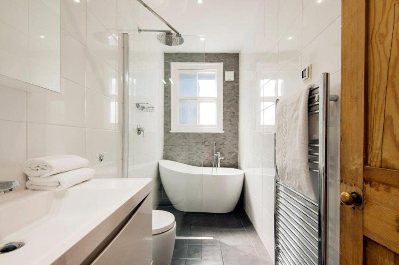 Modern Family Home In London Close To Amenities And Train Zewnętrze zdjęcie
