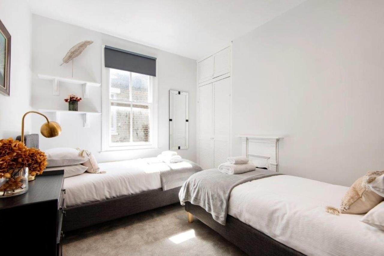 Modern Family Home In London Close To Amenities And Train Zewnętrze zdjęcie