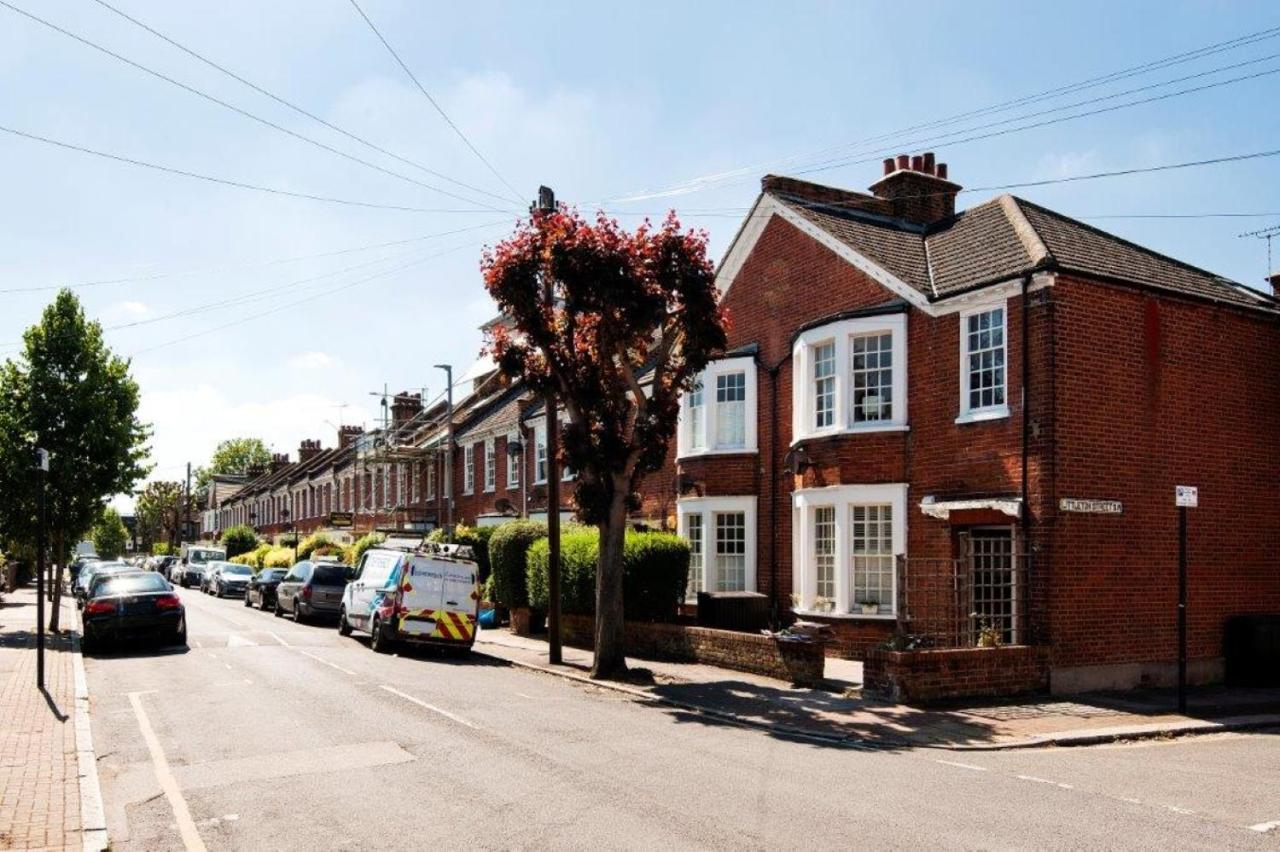 Modern Family Home In London Close To Amenities And Train Zewnętrze zdjęcie